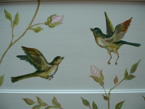 Фрагмент росписи комода. Танцующие птички.